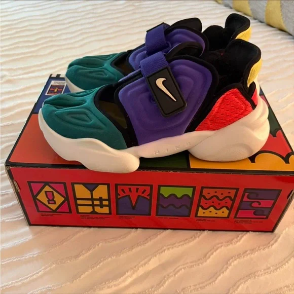 Women’s Nike Air Rifts - Picture 3 of 3